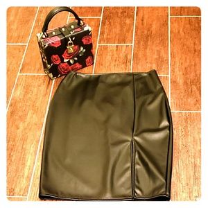 Chic Black Pencil Skirt